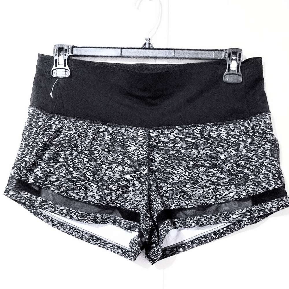 NWOTS **Lululemon** Pace Perfect Shorts. Size 10. Black And White - Picture 6 of 12